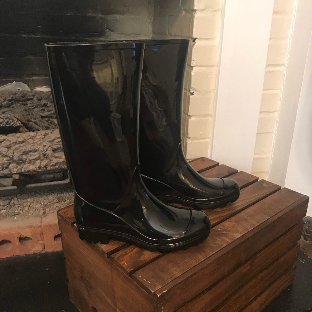 LAST CHANCE! 🎉 NEW Black Rain Boots